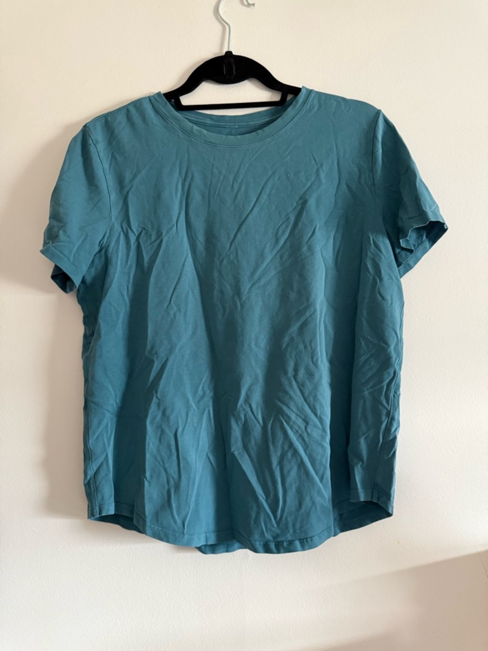 Lululemon women’s crewneck T-shirt